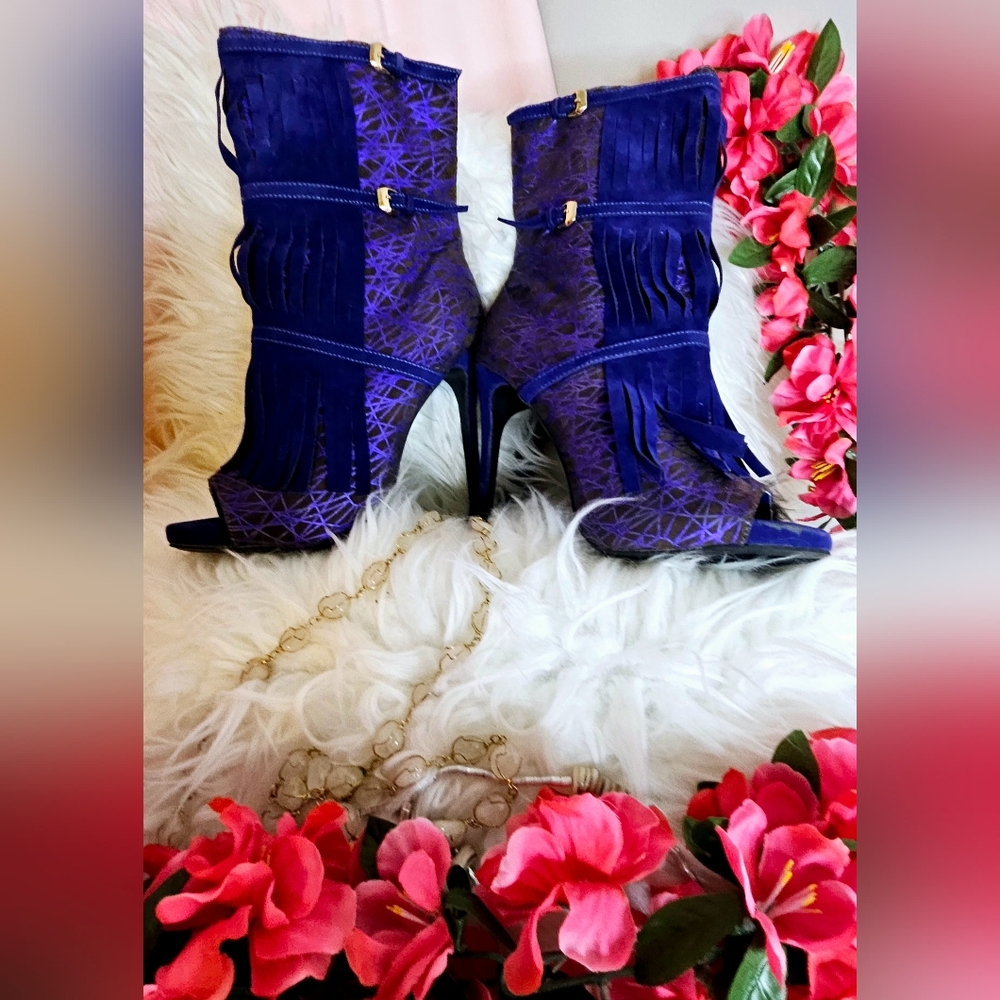 Royal blue, mid-calf heeled boots, size 9, 5" heel, made of suede and leather.